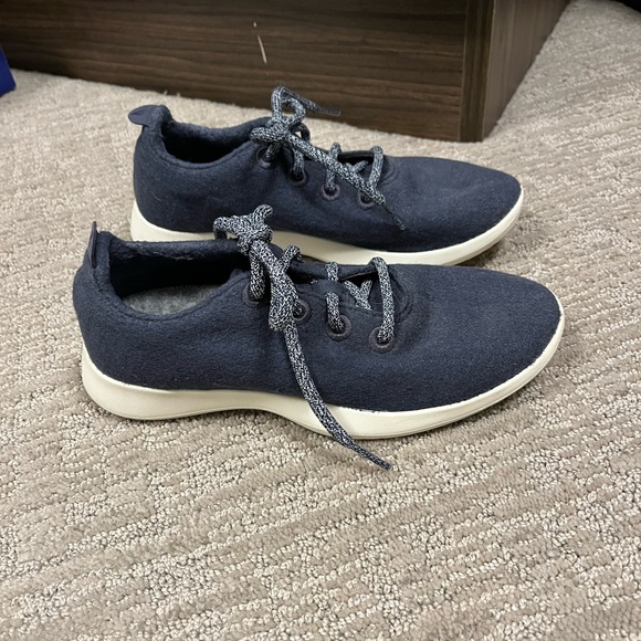 Women’s Allbirds - Picture 3 of 4